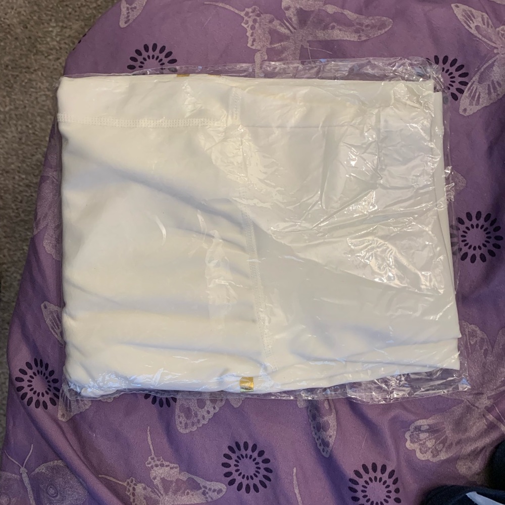 White leggings with gold stripe